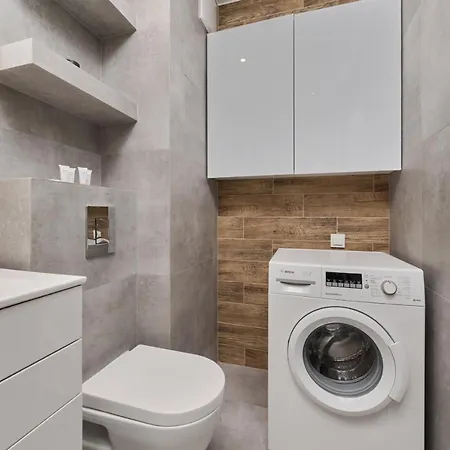 Quiet Zakladowa By Renters Apartment *